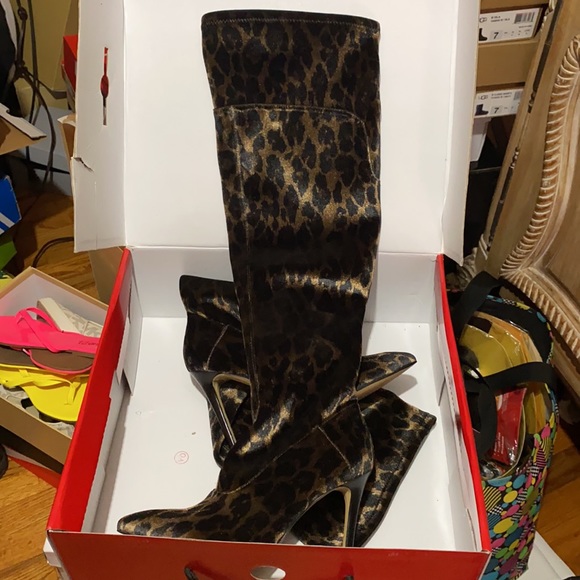 Shoes - Picture 2 of 4